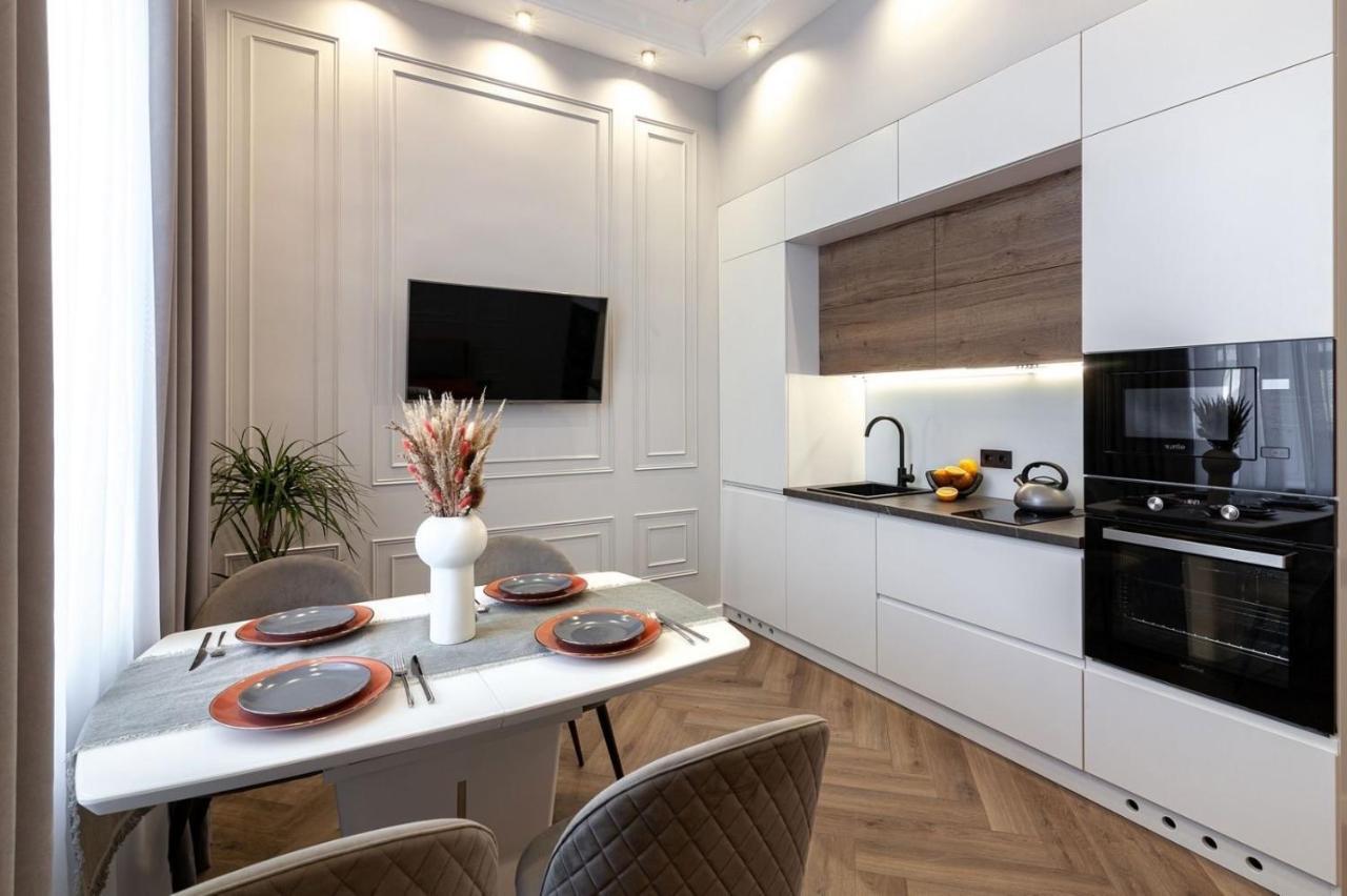 Кості Левицького 11 Lviv Exterior photo